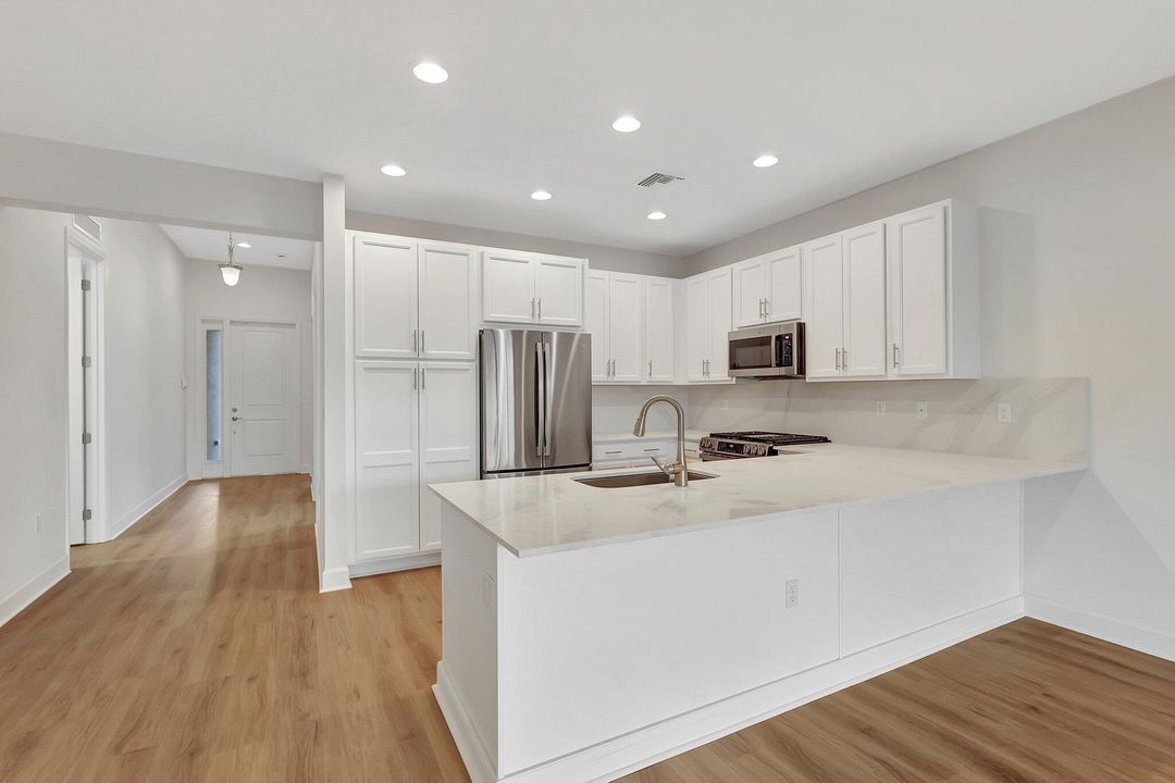 For Rent: $3,400 (2 beds, 2 baths, 1753 Square Feet)