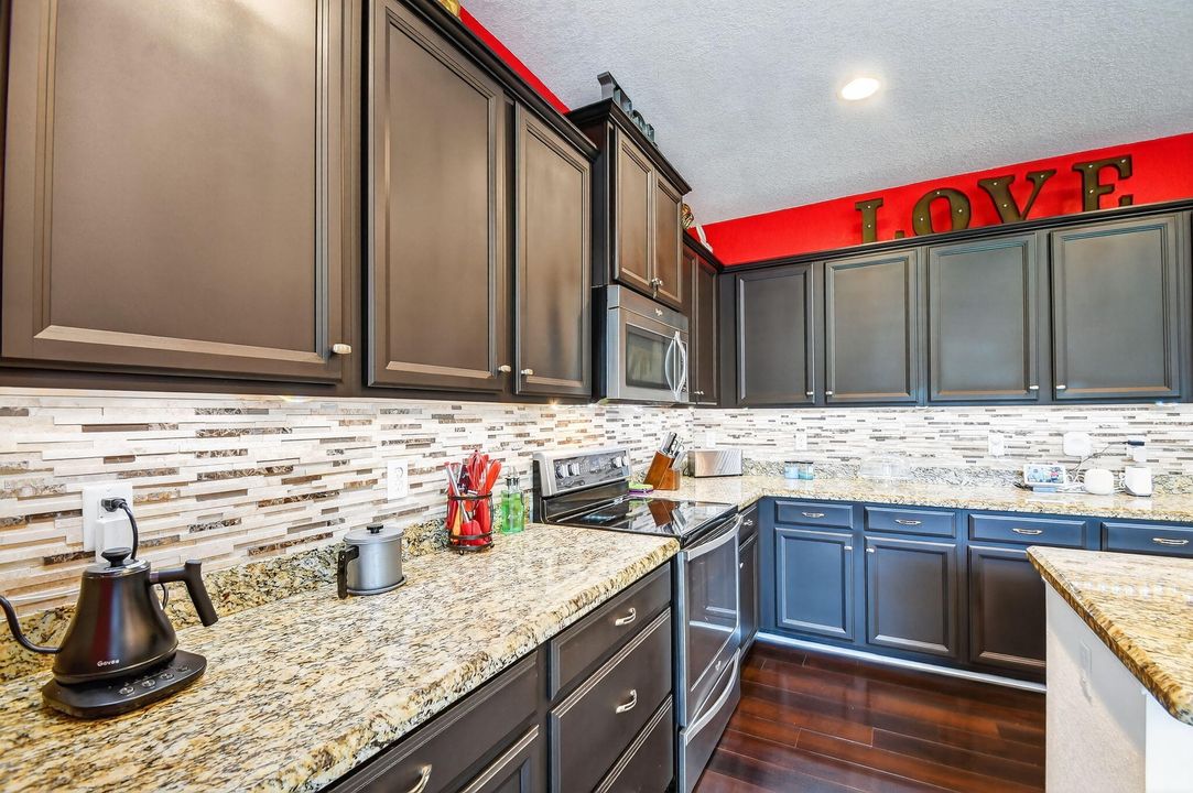 For Sale: $549,000 (4 beds, 2 baths, 2523 Square Feet)