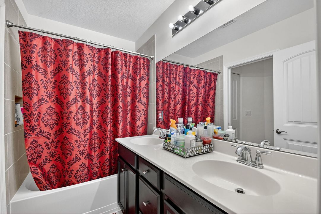 For Sale: $549,000 (4 beds, 2 baths, 2523 Square Feet)