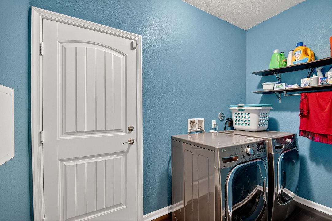 For Sale: $549,000 (4 beds, 2 baths, 2523 Square Feet)