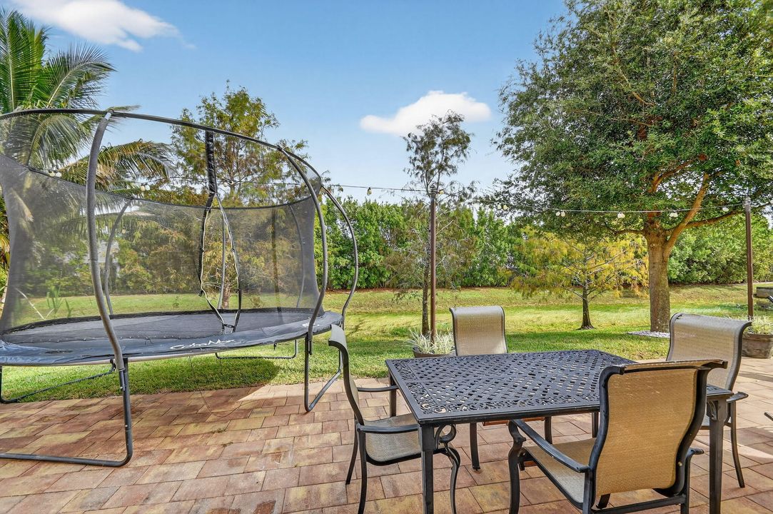 For Sale: $549,000 (4 beds, 2 baths, 2523 Square Feet)