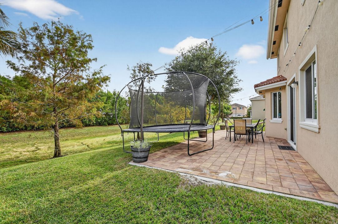 For Sale: $549,000 (4 beds, 2 baths, 2523 Square Feet)