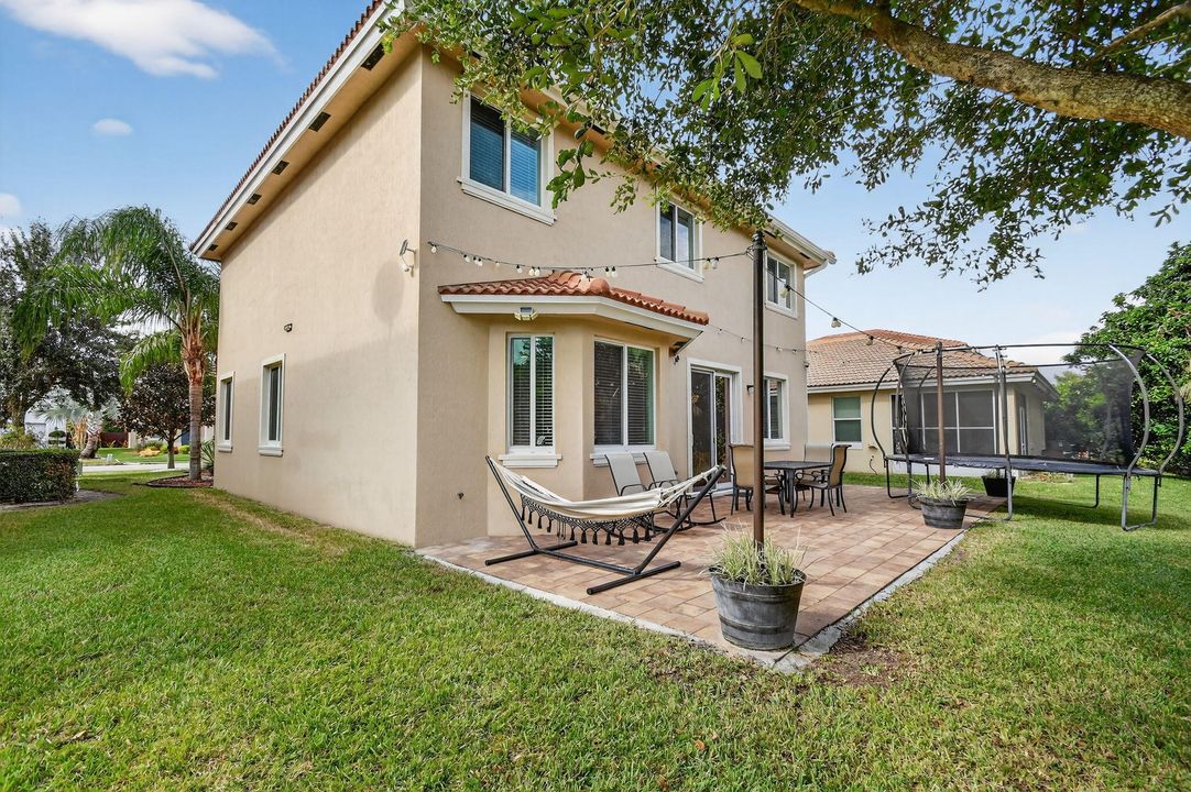 For Sale: $549,000 (4 beds, 2 baths, 2523 Square Feet)