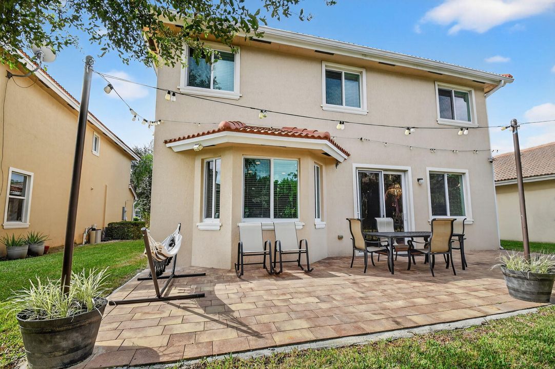 For Sale: $549,000 (4 beds, 2 baths, 2523 Square Feet)