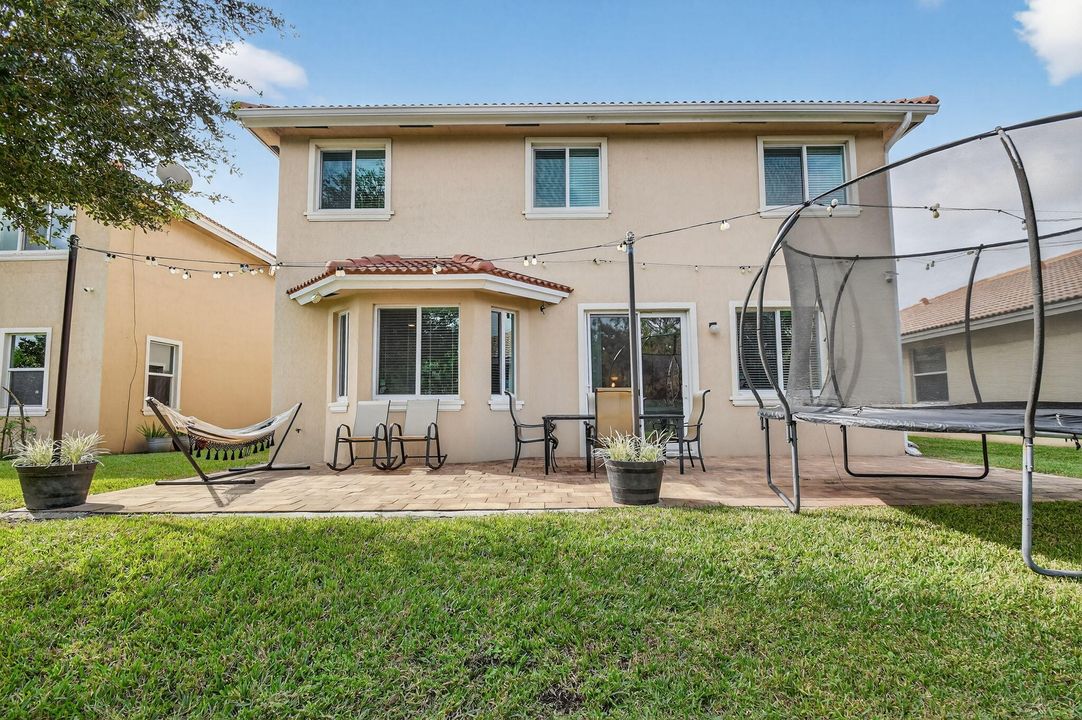 For Sale: $549,000 (4 beds, 2 baths, 2523 Square Feet)