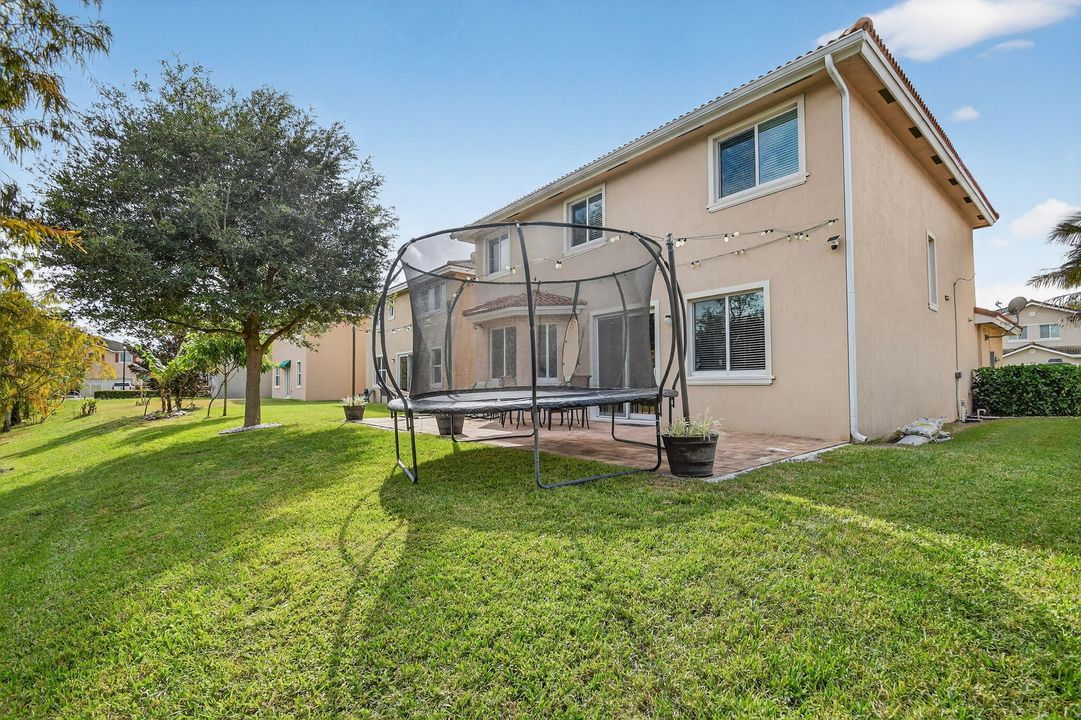 For Sale: $549,000 (4 beds, 2 baths, 2523 Square Feet)