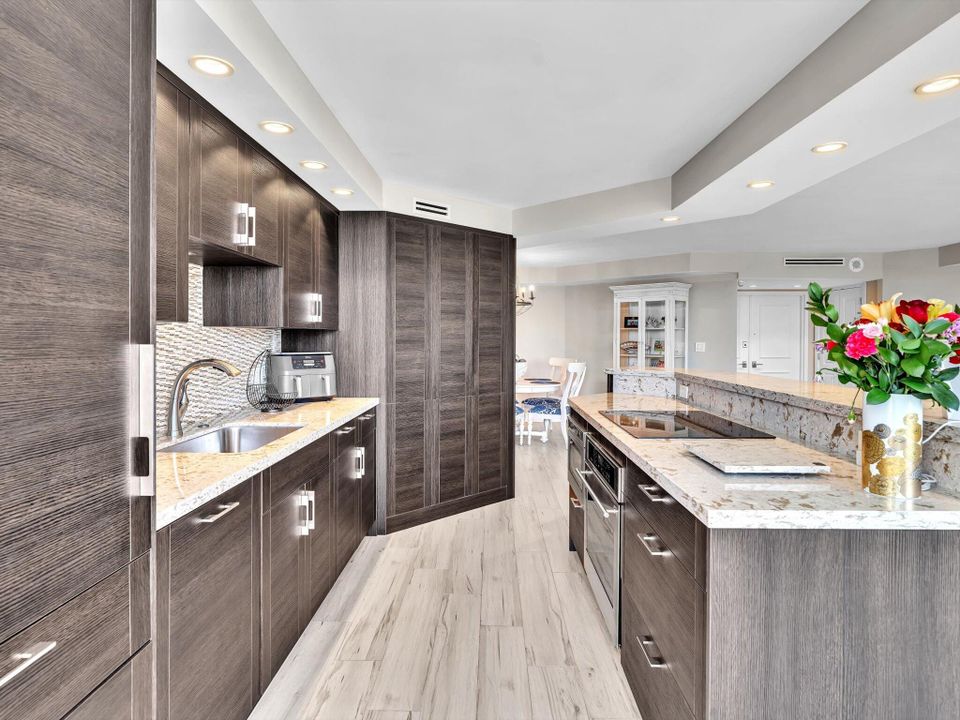 For Rent: $7,750 (2 beds, 2 baths, 1351 Square Feet)