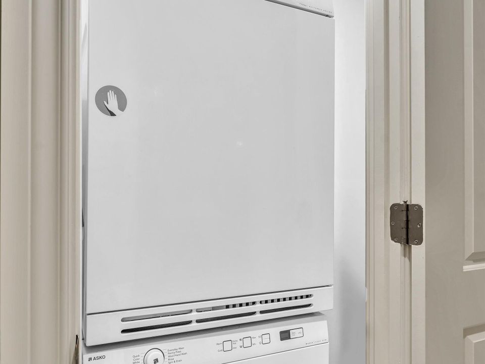 For Rent: $7,750 (2 beds, 2 baths, 1351 Square Feet)