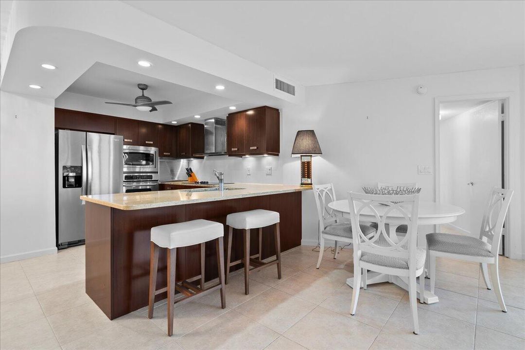 For Sale: $575,000 (2 beds, 2 baths, 1219 Square Feet)