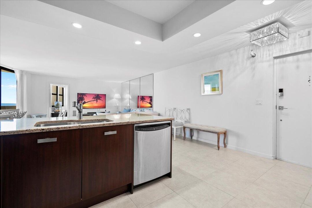 For Sale: $575,000 (2 beds, 2 baths, 1219 Square Feet)