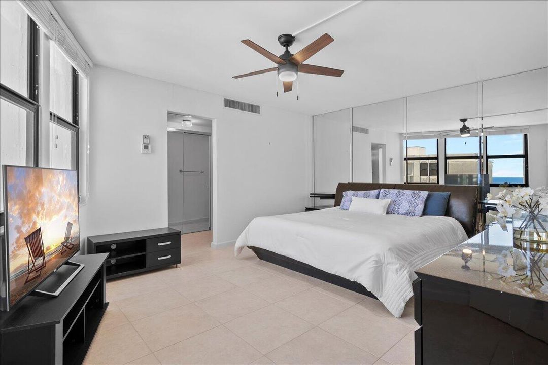 For Sale: $575,000 (2 beds, 2 baths, 1219 Square Feet)