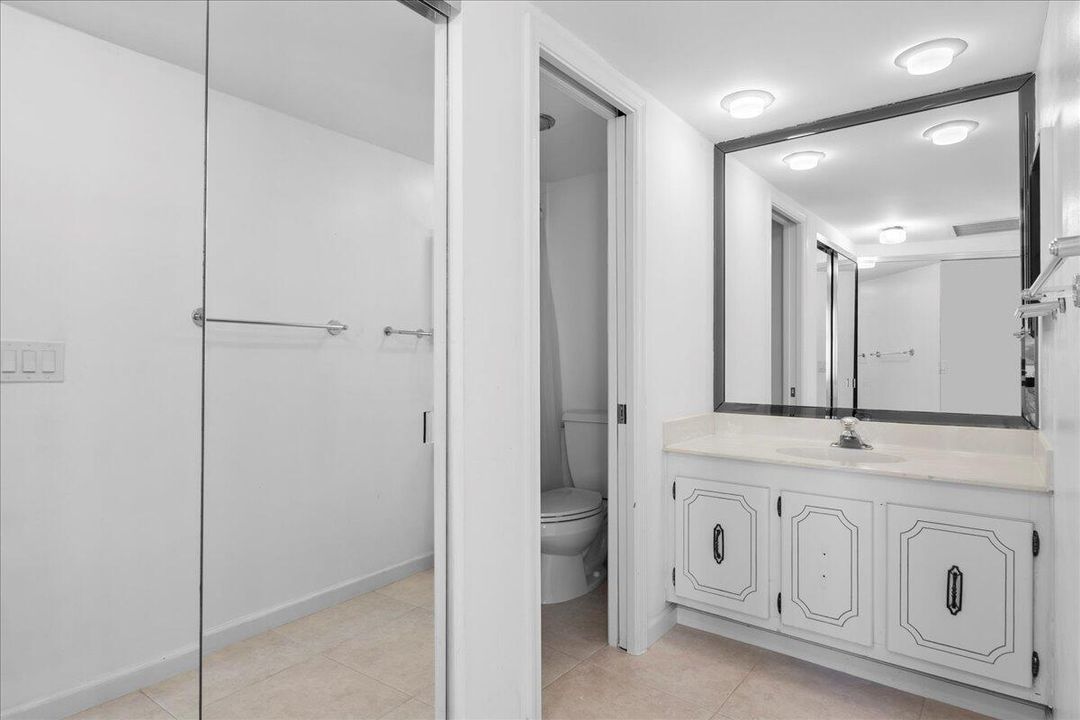 For Sale: $575,000 (2 beds, 2 baths, 1219 Square Feet)