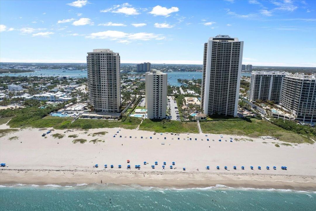 For Sale: $575,000 (2 beds, 2 baths, 1219 Square Feet)