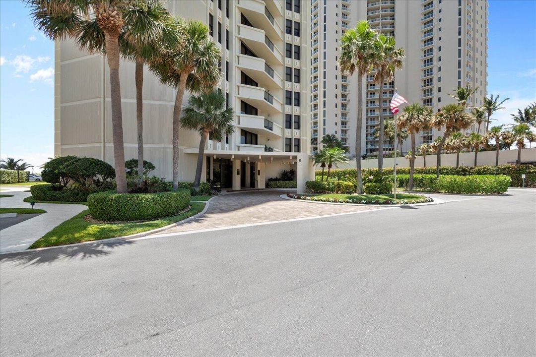 For Sale: $575,000 (2 beds, 2 baths, 1219 Square Feet)