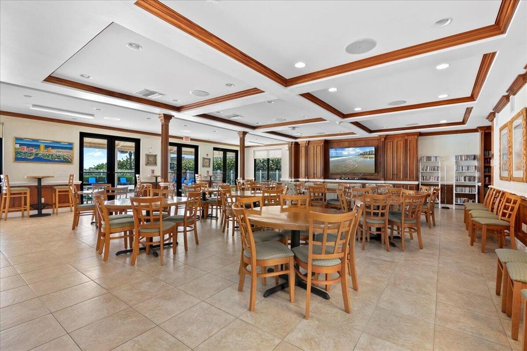 For Sale: $575,000 (2 beds, 2 baths, 1219 Square Feet)