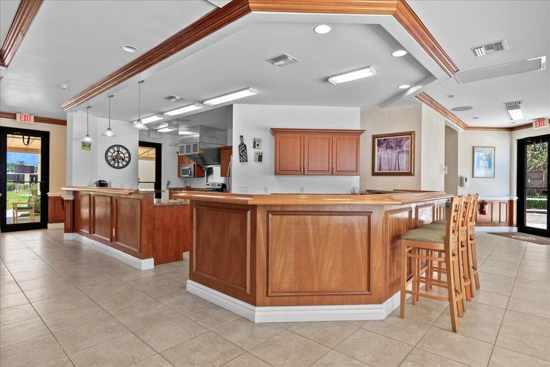 For Sale: $575,000 (2 beds, 2 baths, 1219 Square Feet)