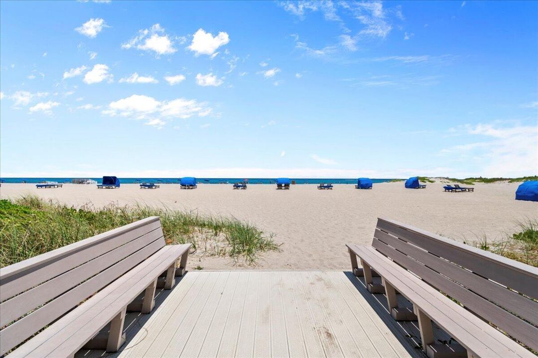 For Sale: $575,000 (2 beds, 2 baths, 1219 Square Feet)