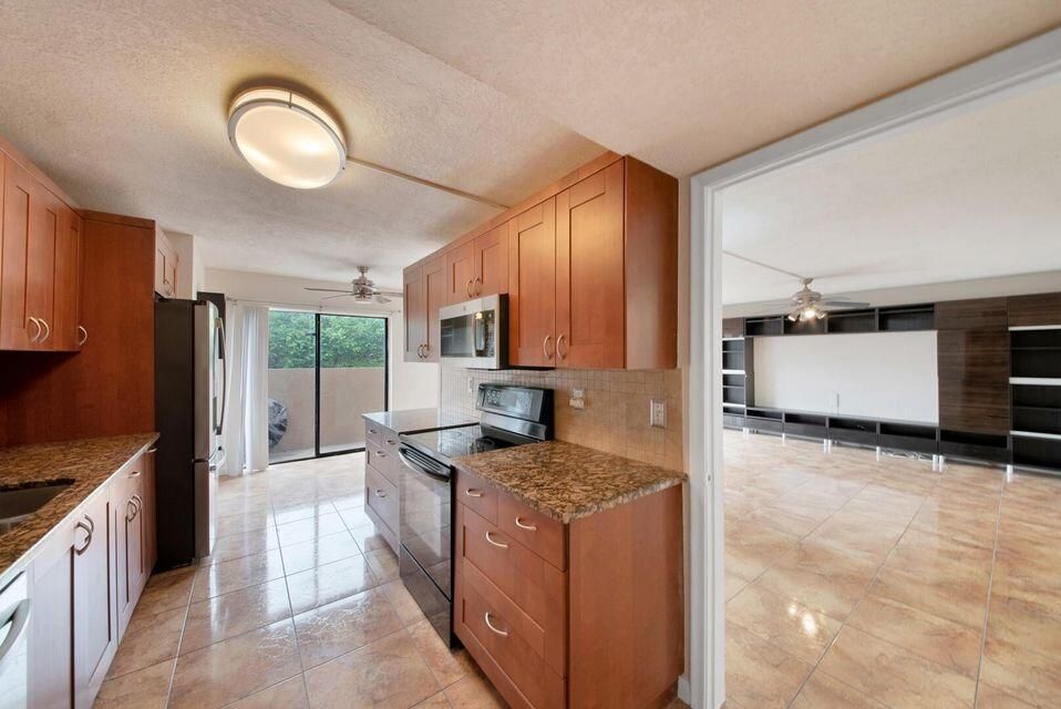 For Rent: $2,799 (3 beds, 2 baths, 1570 Square Feet)