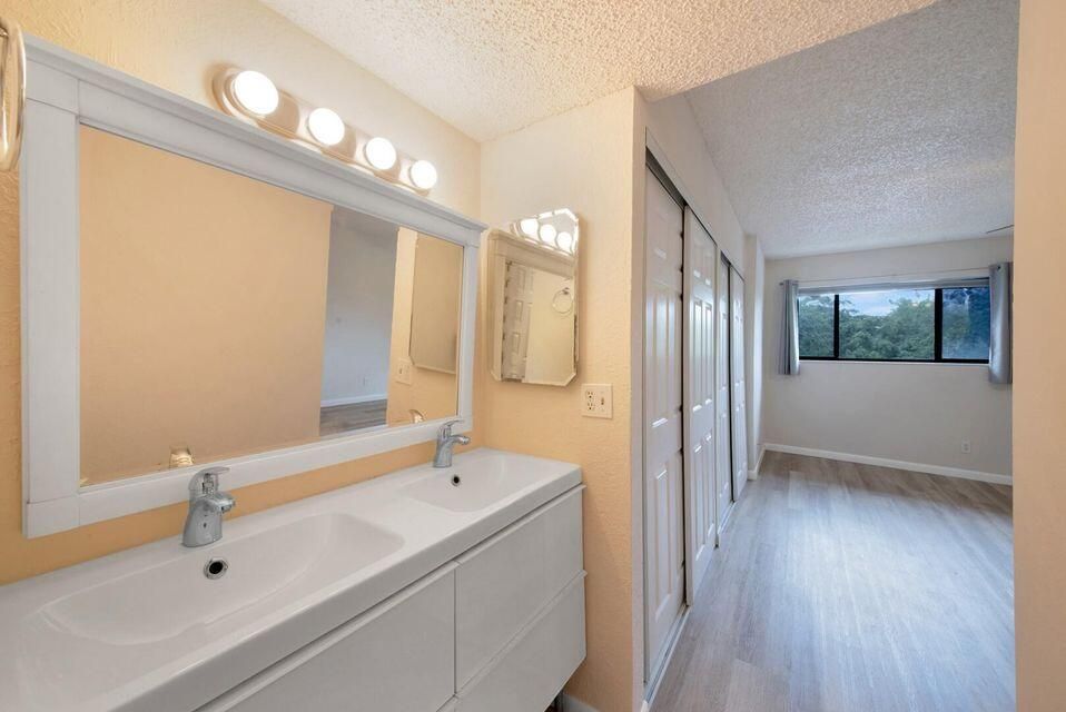 For Rent: $2,799 (3 beds, 2 baths, 1570 Square Feet)