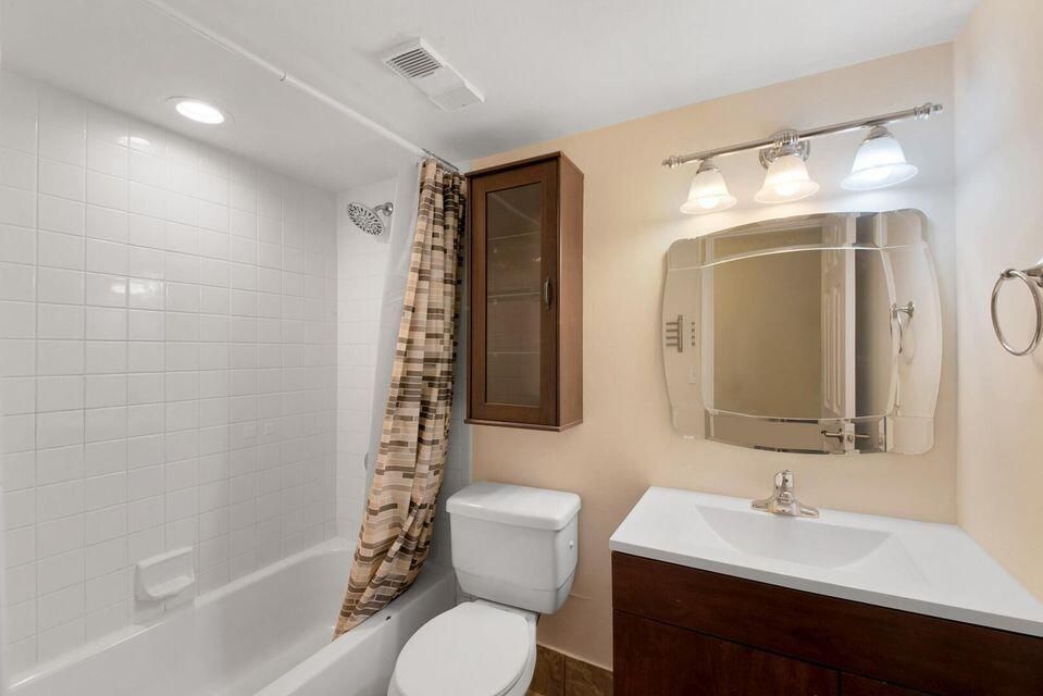 For Rent: $2,799 (3 beds, 2 baths, 1570 Square Feet)