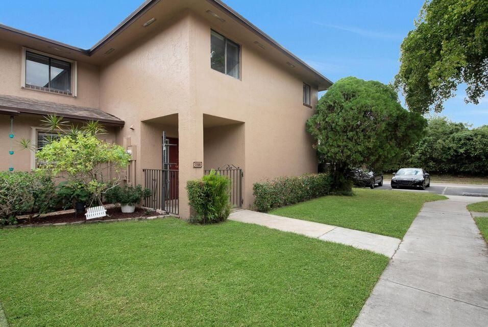 For Rent: $2,799 (3 beds, 2 baths, 1570 Square Feet)