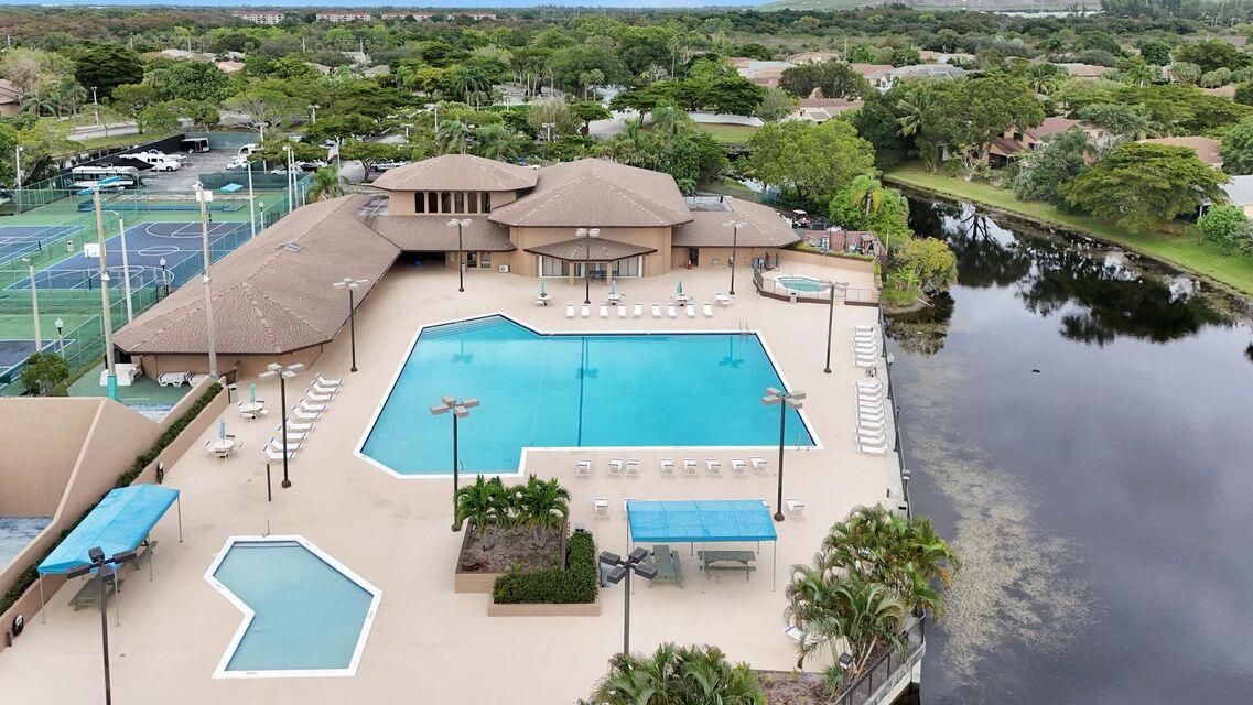 For Rent: $2,799 (3 beds, 2 baths, 1570 Square Feet)