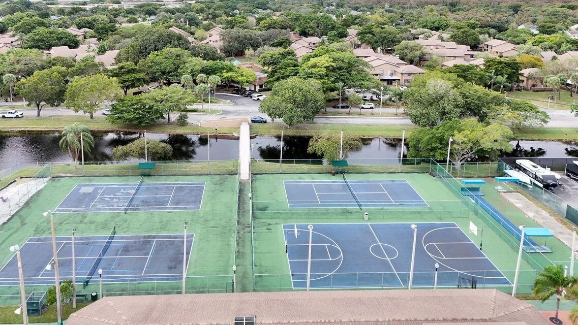 For Rent: $2,799 (3 beds, 2 baths, 1570 Square Feet)