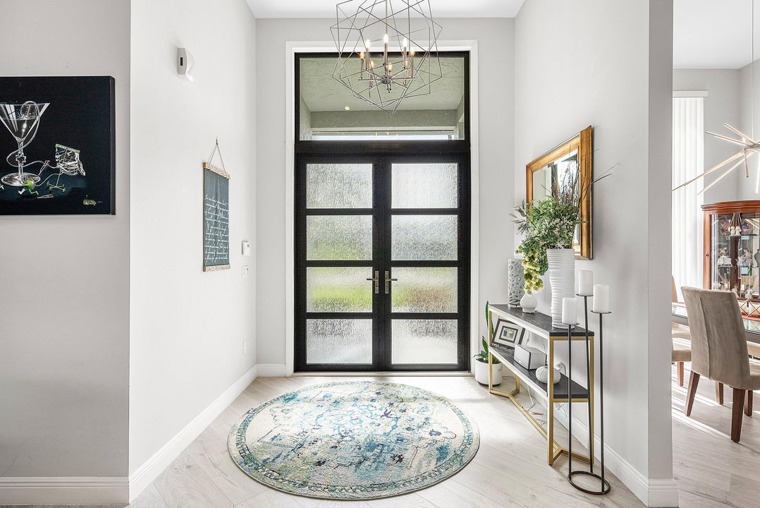 En Venta: $925,000 (3 camas, 2 baños, 2708 Pies cuadrados)