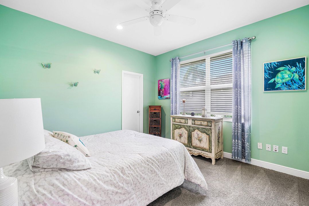 En Venta: $925,000 (3 camas, 2 baños, 2708 Pies cuadrados)