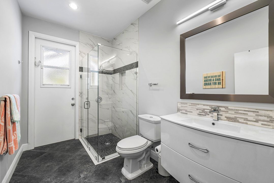 En Venta: $925,000 (3 camas, 2 baños, 2708 Pies cuadrados)