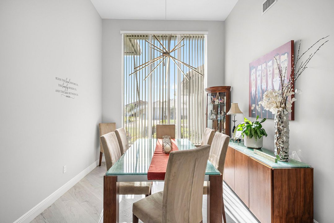 En Venta: $925,000 (3 camas, 2 baños, 2708 Pies cuadrados)