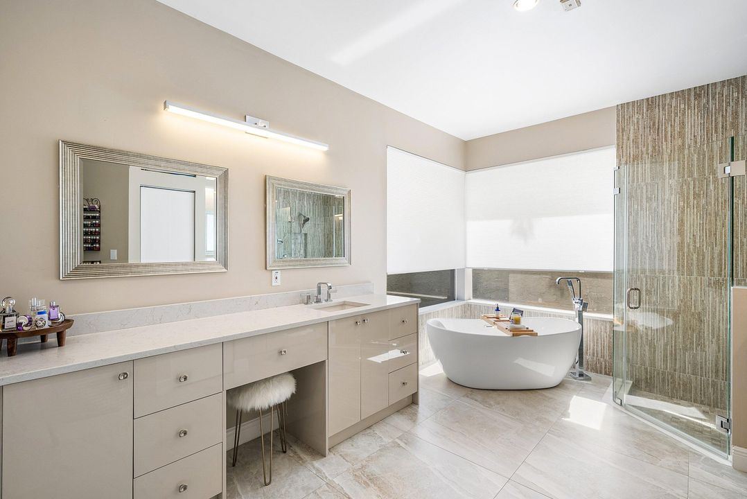 En Venta: $925,000 (3 camas, 2 baños, 2708 Pies cuadrados)