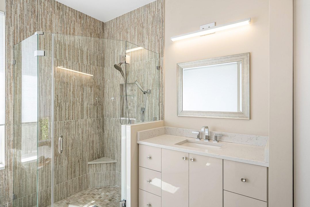 En Venta: $925,000 (3 camas, 2 baños, 2708 Pies cuadrados)