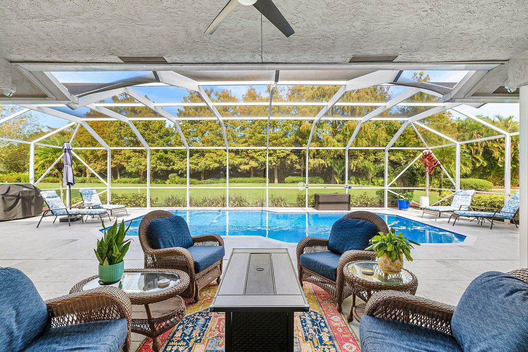 En Venta: $925,000 (3 camas, 2 baños, 2708 Pies cuadrados)