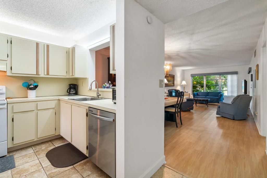 На продажу: $140,000 (2 спален, 2 ванн, 1198 Квадратных фут)