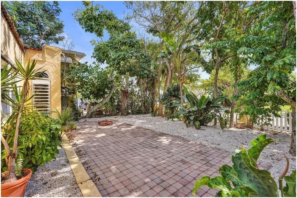 For Rent: $5,000 (2 beds, 2 baths, 1216 Square Feet)