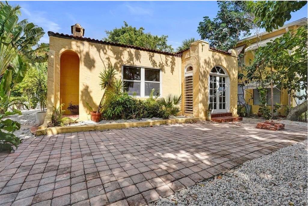 For Rent: $5,000 (2 beds, 2 baths, 1216 Square Feet)