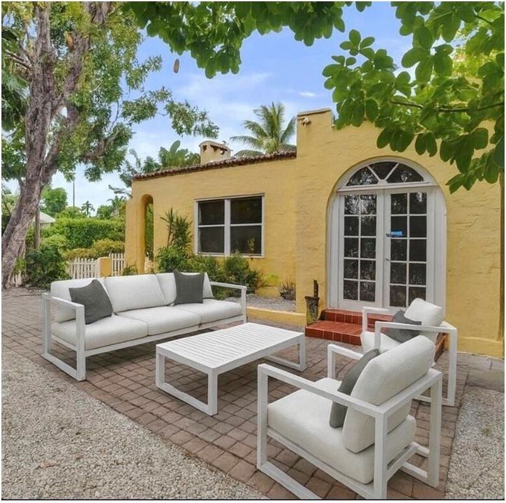 For Rent: $5,000 (2 beds, 2 baths, 1216 Square Feet)