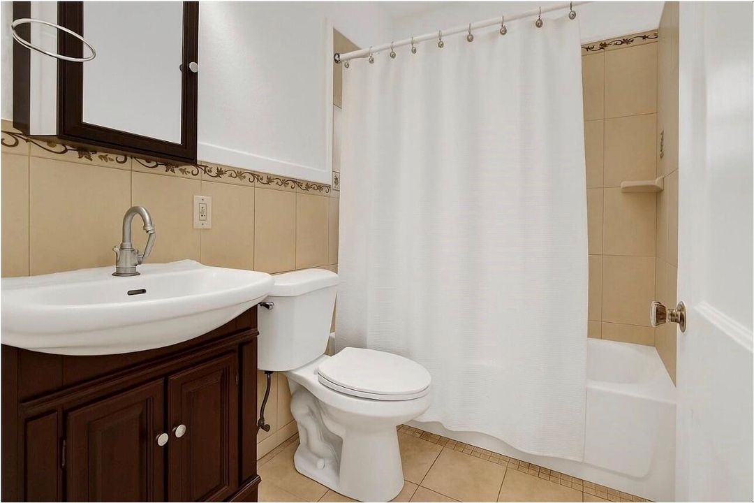 For Rent: $5,000 (2 beds, 2 baths, 1216 Square Feet)