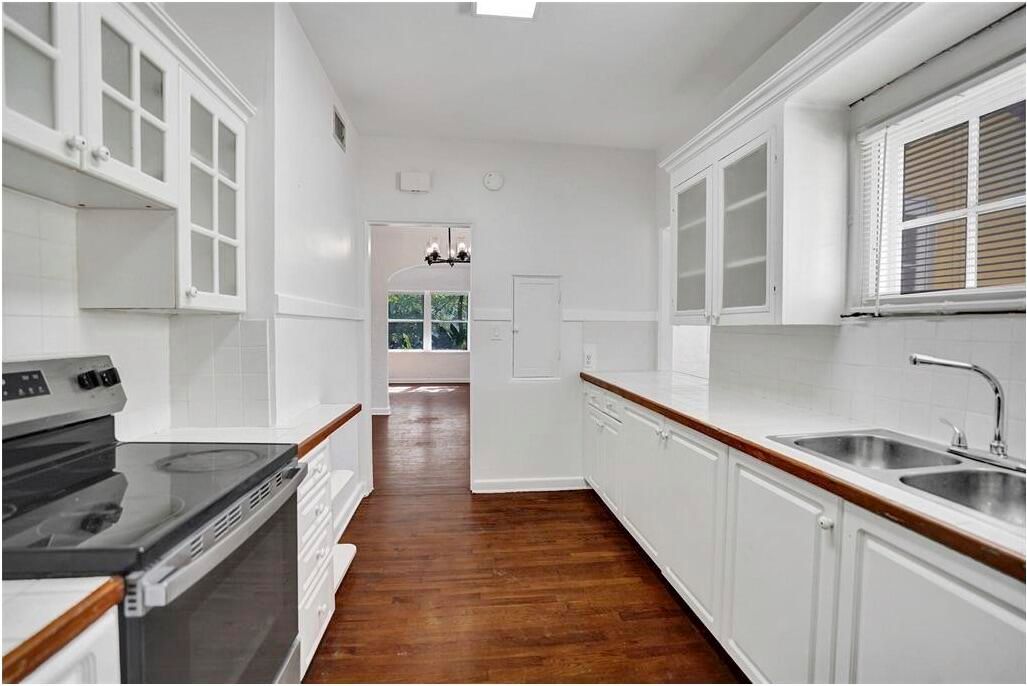 For Rent: $5,000 (2 beds, 2 baths, 1216 Square Feet)