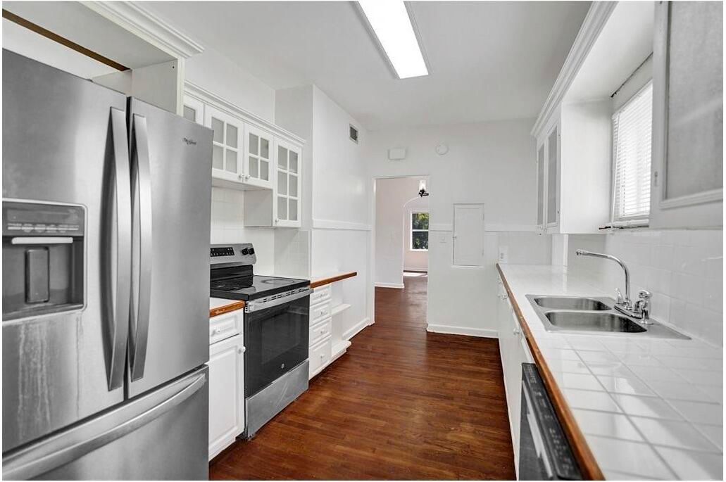 For Rent: $5,000 (2 beds, 2 baths, 1216 Square Feet)