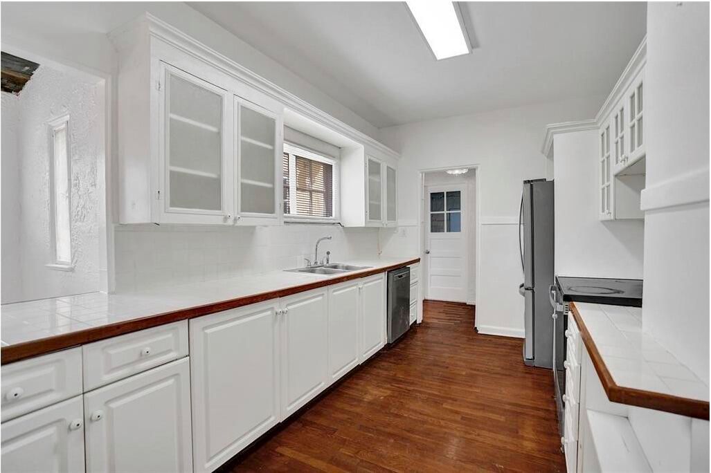 For Rent: $5,000 (2 beds, 2 baths, 1216 Square Feet)