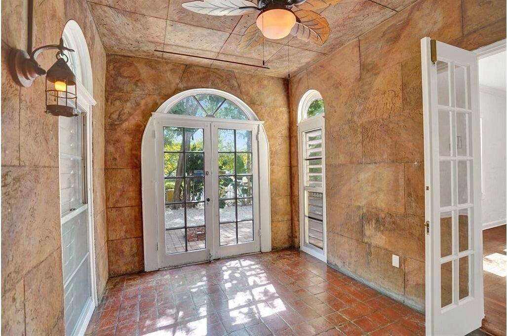 For Rent: $5,000 (2 beds, 2 baths, 1216 Square Feet)