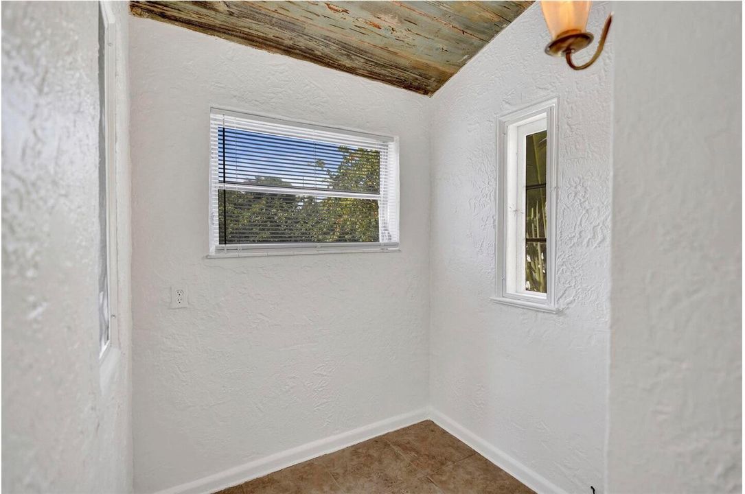 For Rent: $5,000 (2 beds, 2 baths, 1216 Square Feet)