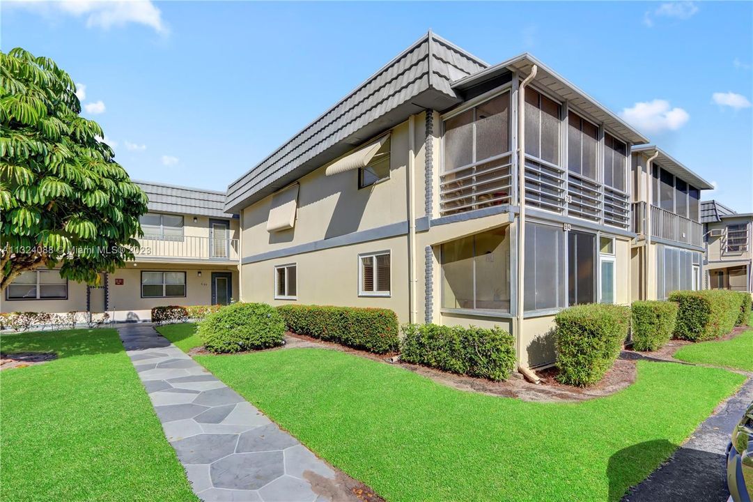 For Rent: $1,700 (1 beds, 1 baths, 720 Square Feet)