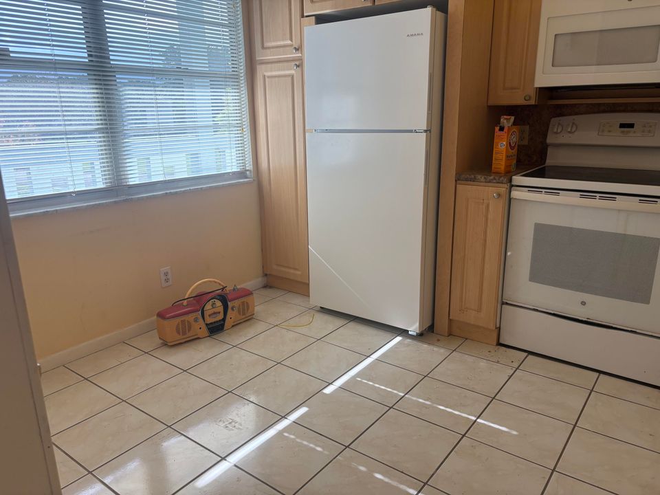 For Sale: $125,000 (2 beds, 2 baths, 1156 Square Feet)