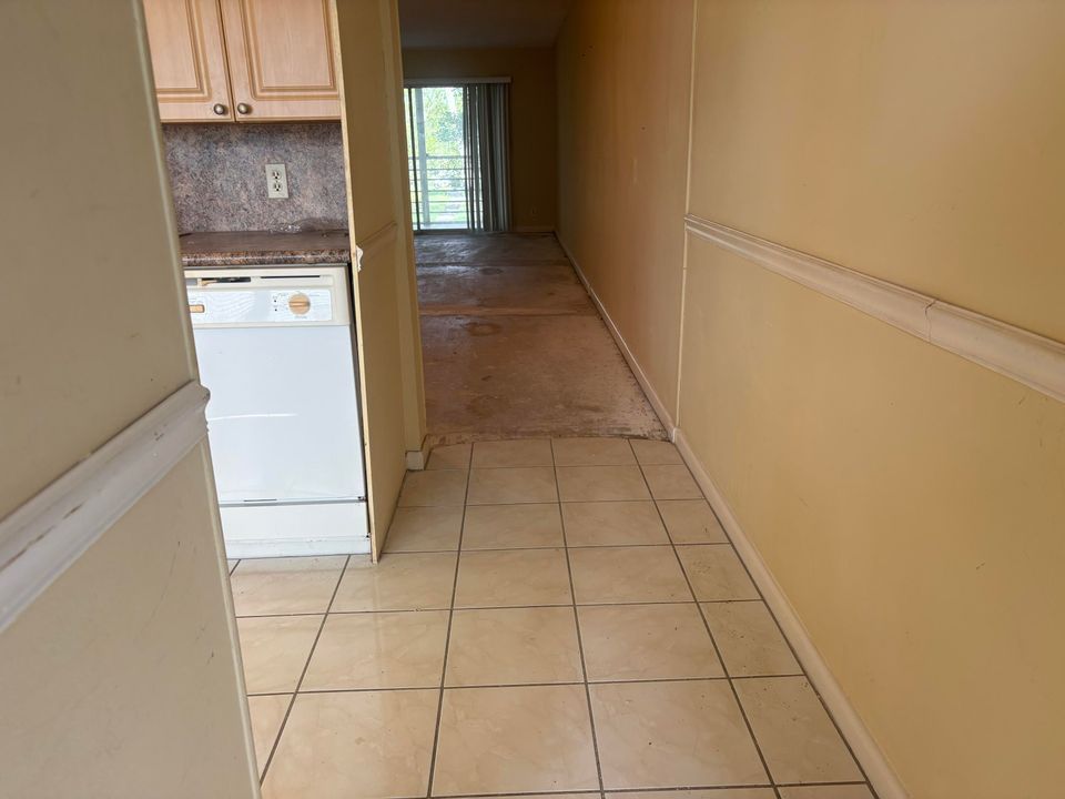 For Sale: $125,000 (2 beds, 2 baths, 1156 Square Feet)