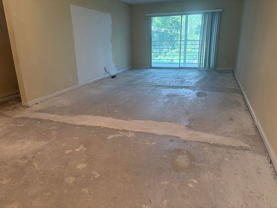 For Sale: $125,000 (2 beds, 2 baths, 1156 Square Feet)