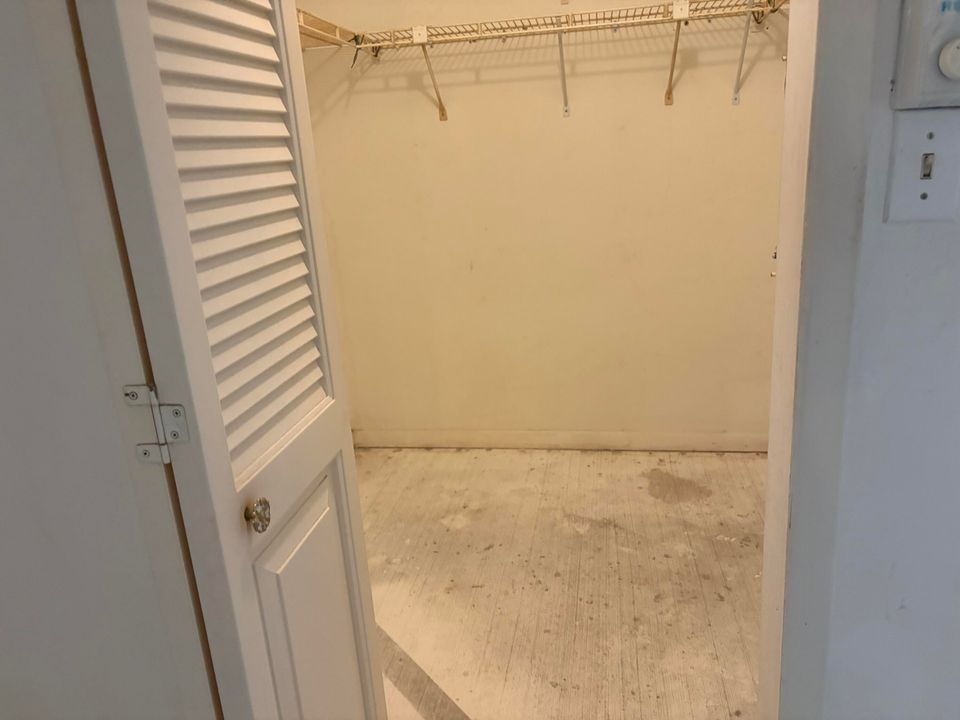 For Sale: $125,000 (2 beds, 2 baths, 1156 Square Feet)