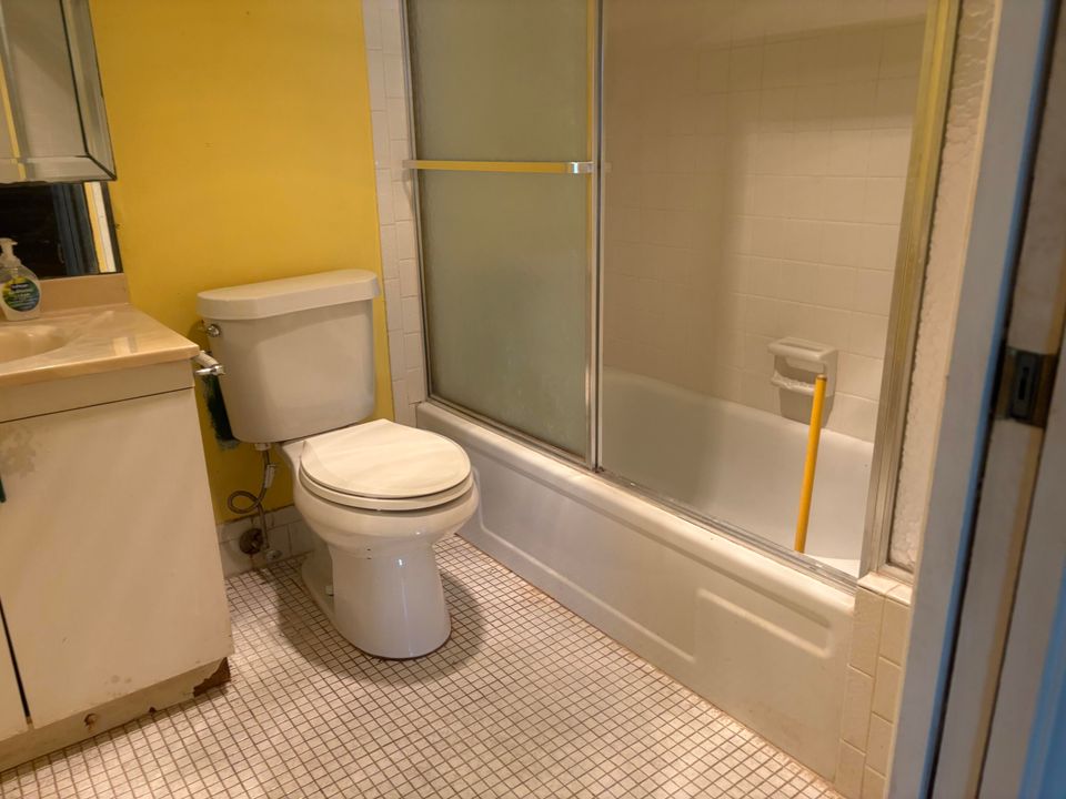 For Sale: $125,000 (2 beds, 2 baths, 1156 Square Feet)